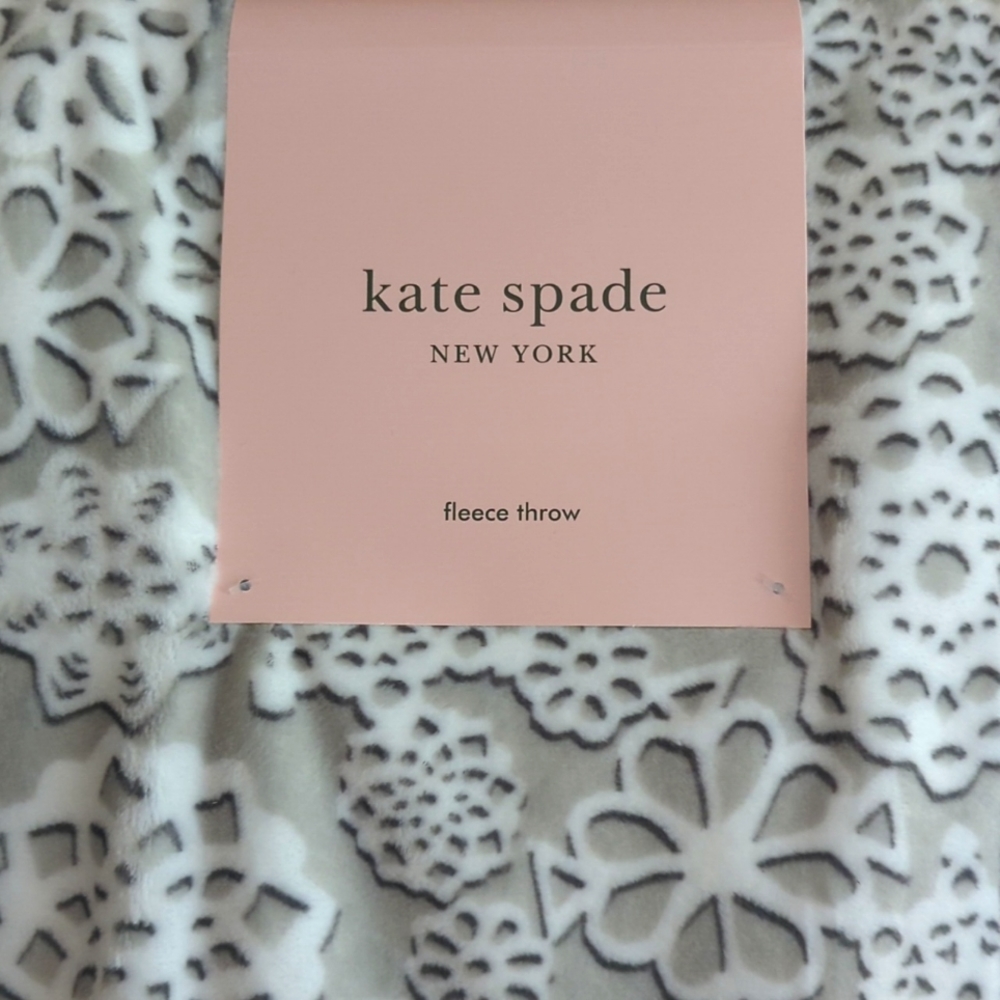 ❌SOLD❌Kate Spade Paper Snowflake Fleece Throw HTF - Picture 2 of 7